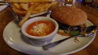 エルク & オアズマン キッチン & バー