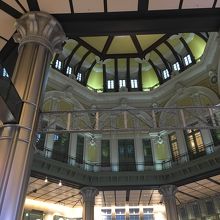 内部上部レリーフ必見