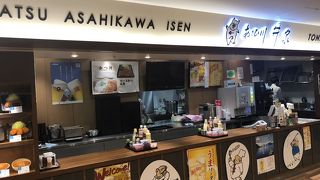 フードコート内にあります。