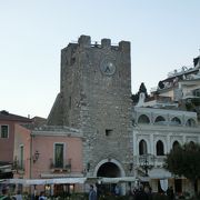 12世紀の城門