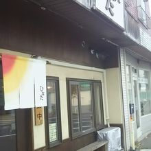 店の前