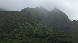 意外なほど深い谷、雨多し