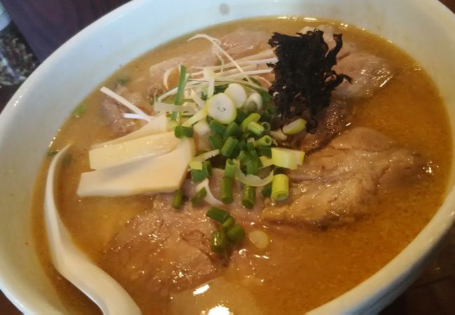 おいしいラーメンは郊外にある