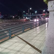 片側3車線で広い