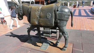 ロバタクシーがあるこの広場からMIJAS散策スタート