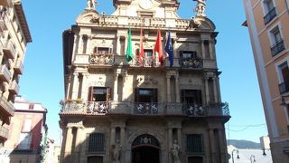 旧市街地の北のエリアにあります。