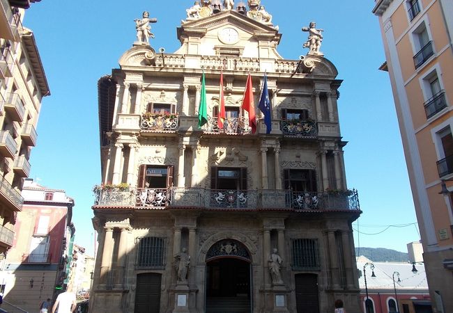 旧市街地の北のエリアにあります。