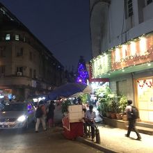 華やかでオシャレな店も