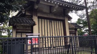 想像よりもシンプルな門