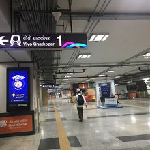 ムンバイメトロ構内。綺麗！