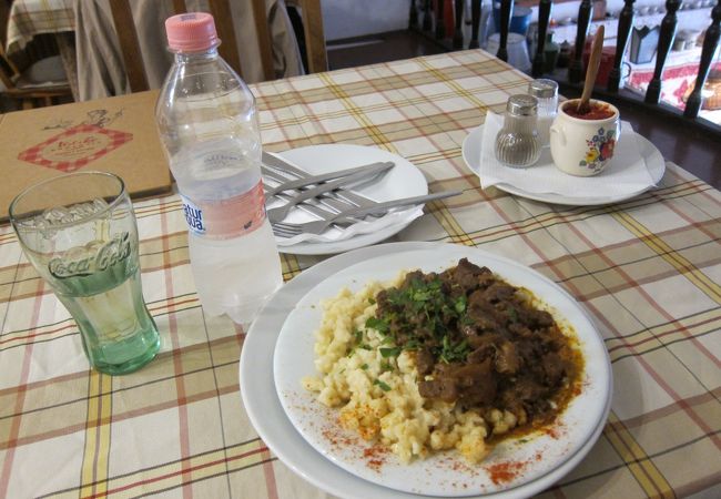 地元民が通うリーズナブルなハンガリー料理店