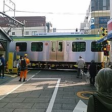 。商店街を横切るように東急池上線が走っていて面白いです。