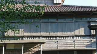 外観からは想像できないほど内部は面白い