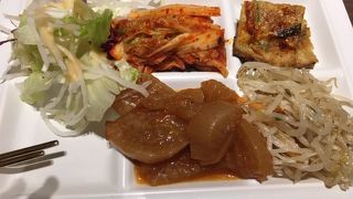 総菜はバイキング形式