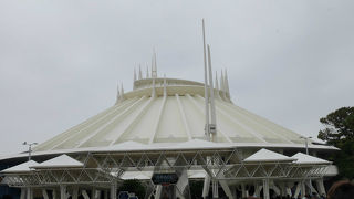 ハイスピードで駆け抜けるスリリングな宇宙旅行