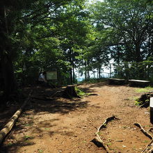 山頂の広場