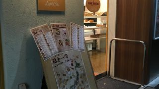 地元のパン屋さんで朝食を