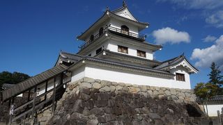 往時の堅牢な構えがそこそこ残っているような。