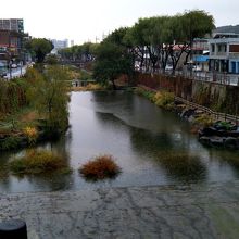 北水門の前の橋から眺めた風景。