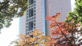 展望ホールや県民センターなど観光向けの見どころ豊富