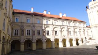 教会や本屋さんが