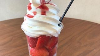 イチゴがゴロゴロ入っているパフェ♪