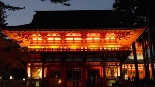 ライトアップがきれいな壇上伽藍の入り口