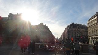 オペラ座から延びる道路