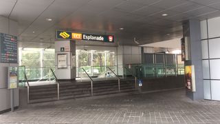 ショッピングモールと繋がる