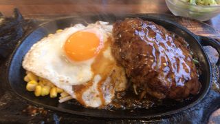 中目黒の老舗ステーキ屋KUISHINBOで、ハンバーグランチ