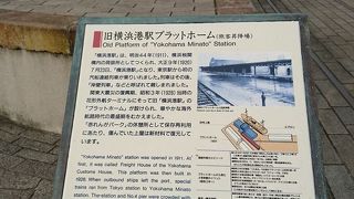 赤レンガ倉庫横に