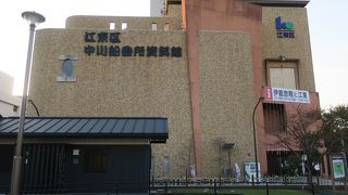 ちょっと地味ですが、きれいな資料館です