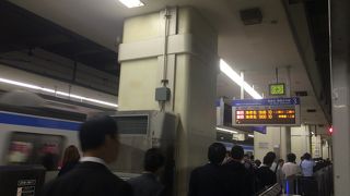 ラッシュ時に特急はない