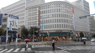 メリケンロード沿いの百貨店