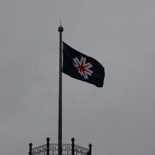 北海道旗が風に吹かれてなびいてました。