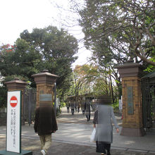 守衛所で構内地図が貰えます By 旅好者 学習院大学のクチコミ フォートラベル