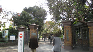 守衛所で構内地図が貰えます。