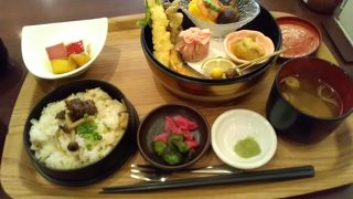 岩盤浴が人気の日帰り温泉。