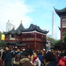 いつも人混みで賑わっている湖心亭