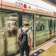 香港市内の移動は香港地下鉄 (ＭＴＲ) が分かりやすくて便利です。
