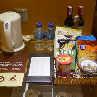 ポット、お菓子、ワイン