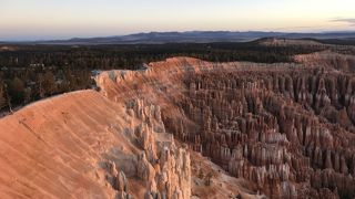 朝日を浴びたキャニオンは見る価値あり