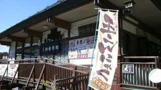 麺類や丼物などのメニューが中心