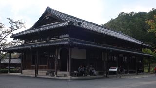 司法が確立された頃に建てられた裁判所。