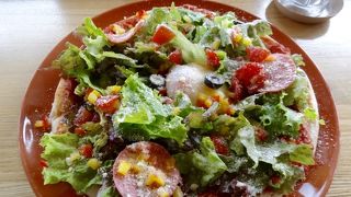 オリーヴの旨味がぎっしり。海を眺めるカフェ。