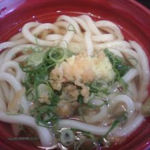 かけうどん、３２０円です。