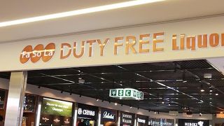 人が比較的多くて賑わっています