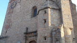城塞都市カセレスの南側のエリアにある大きな教会です。