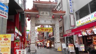 南京町東の入口