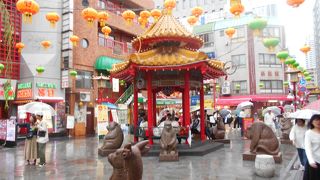 南京広場の中心にある休憩所